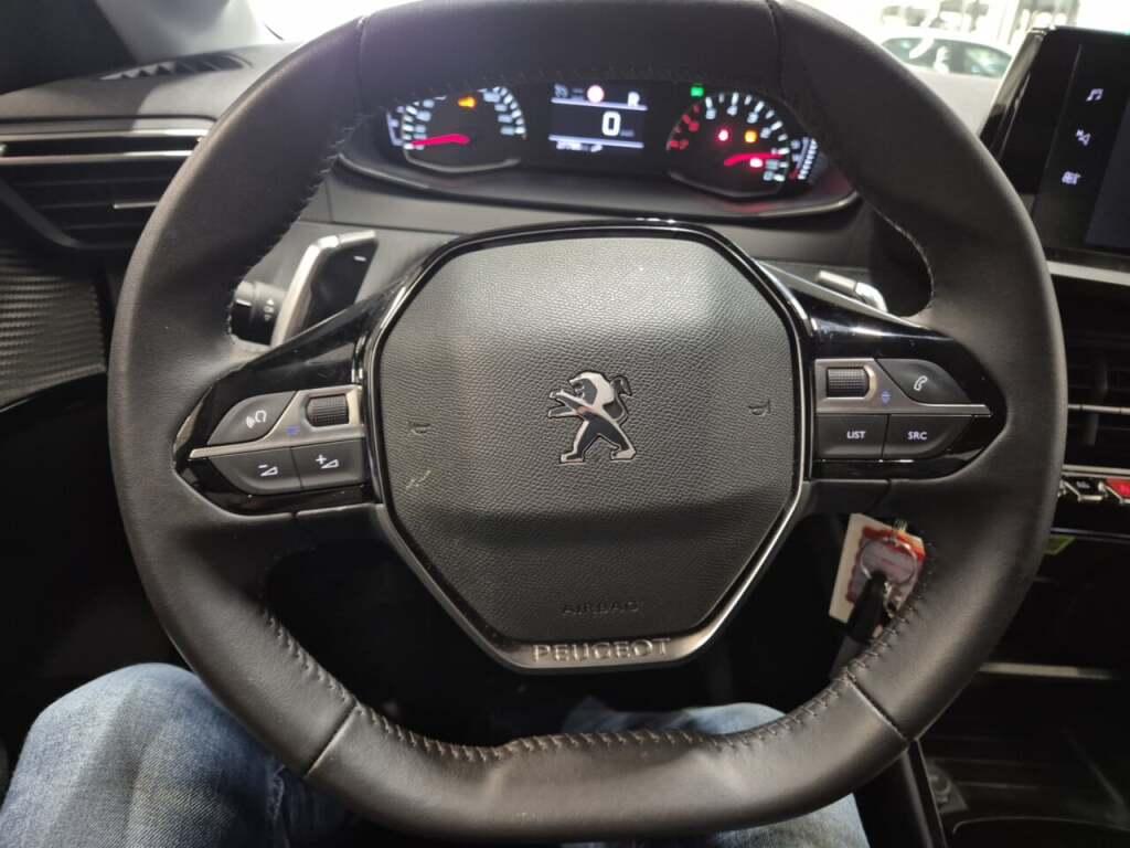 PEUGEOT 208 1.2 PureTech Allure EAT8 photo