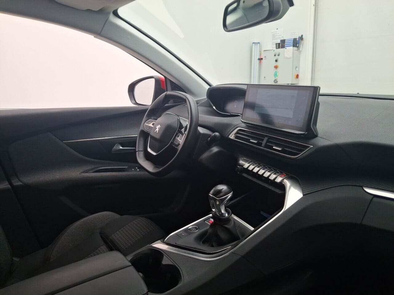PEUGEOT 3008 1.2 PureT. BL Active photo