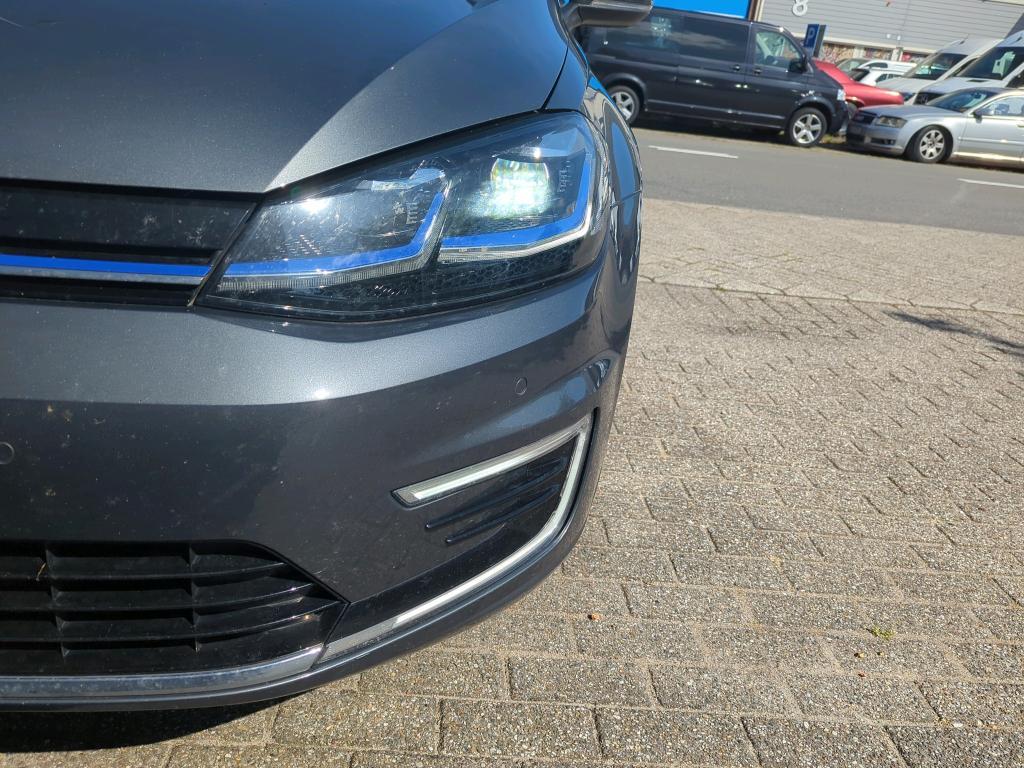 VOLKSWAGEN e-Golf 100 kW photo