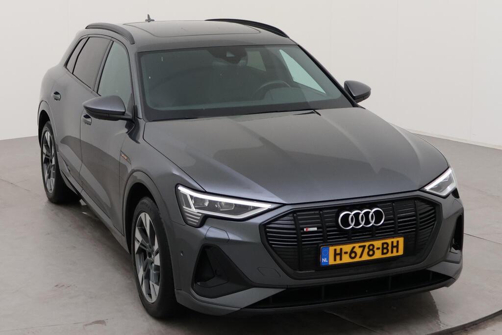 AUDI e-tron photo