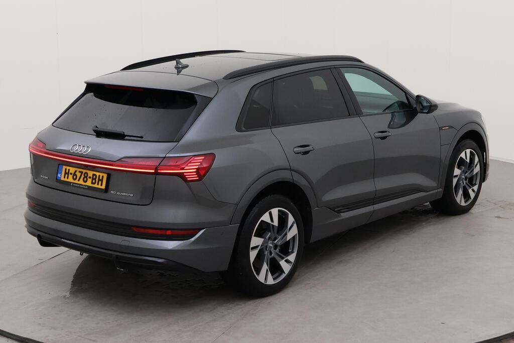 AUDI e-tron photo