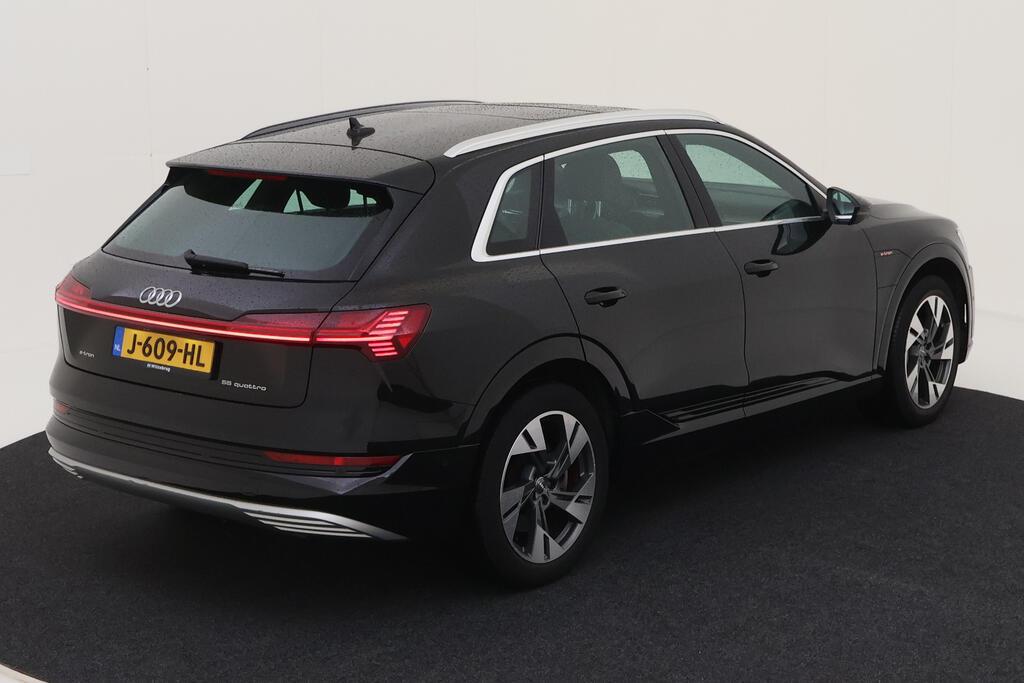 AUDI e-tron 300 kW photo