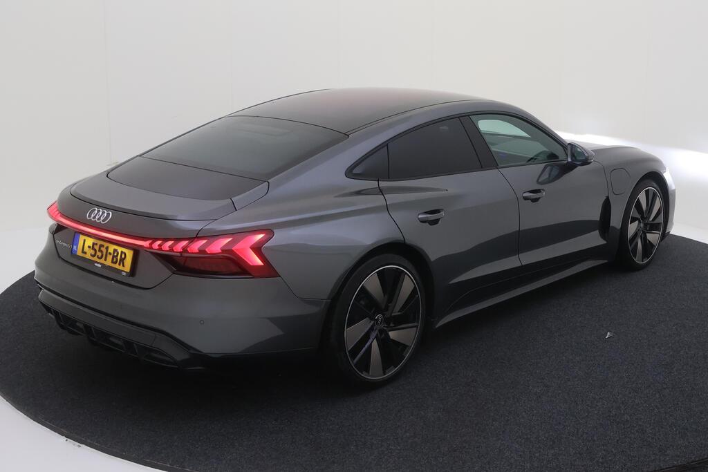 AUDI e-tron GT 350 kW photo