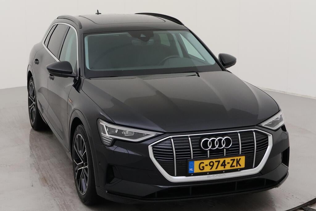 AUDI e-tron photo