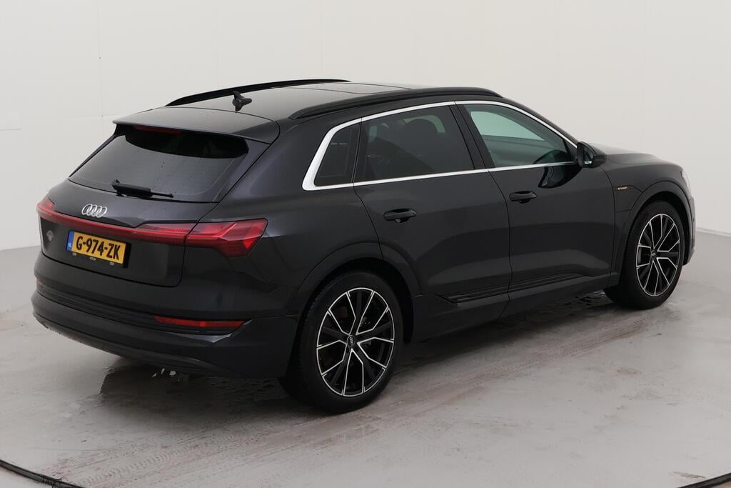 AUDI e-tron photo