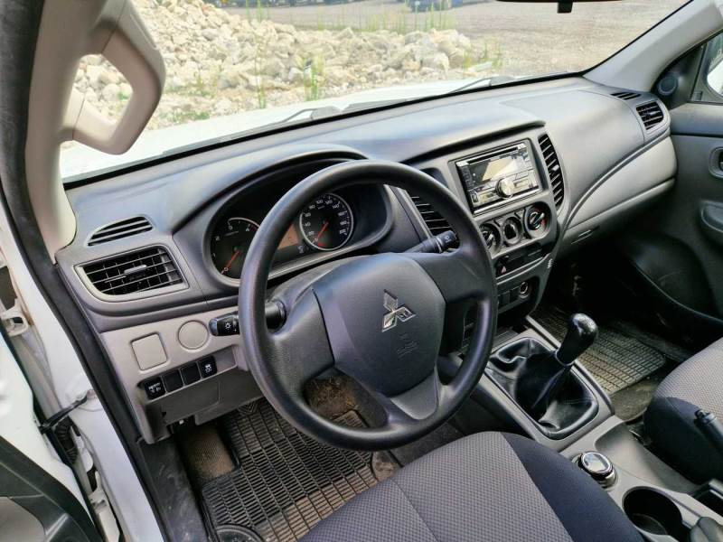 MITSUBISHI L200 / 2015 / 4P / PICKUP 2.4 DI-D CLUB CAB INVITE photo