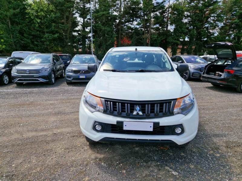 MITSUBISHI L200 / 2015 / 4P / PICKUP 2.4 DI-D CLUB CAB INVITE photo