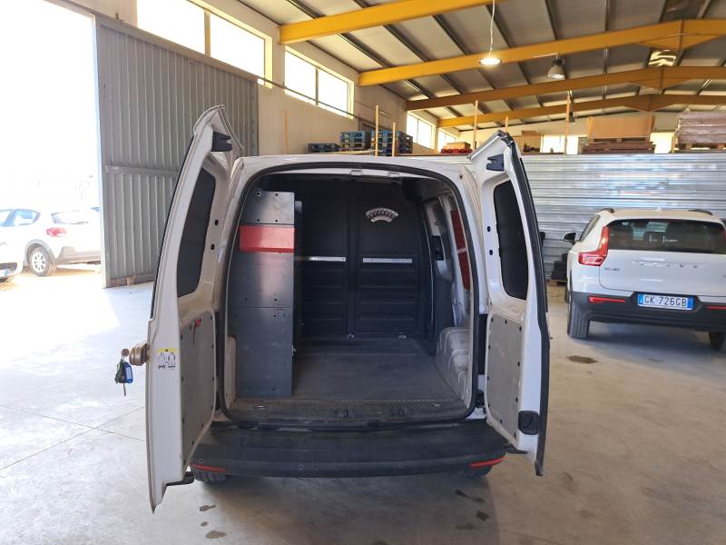 VOLKSWAGEN CADDY / 2015 / 4P / VETT. FURGONATA 2.0 TDI 122CV 4MOTION BUSINESS VAN photo