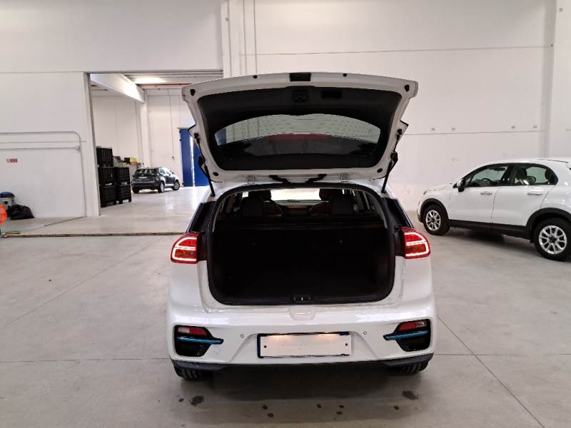 KIA NIRO / 2019 / 5P / BERLINA E-NIRO 64 KWH STYLE photo