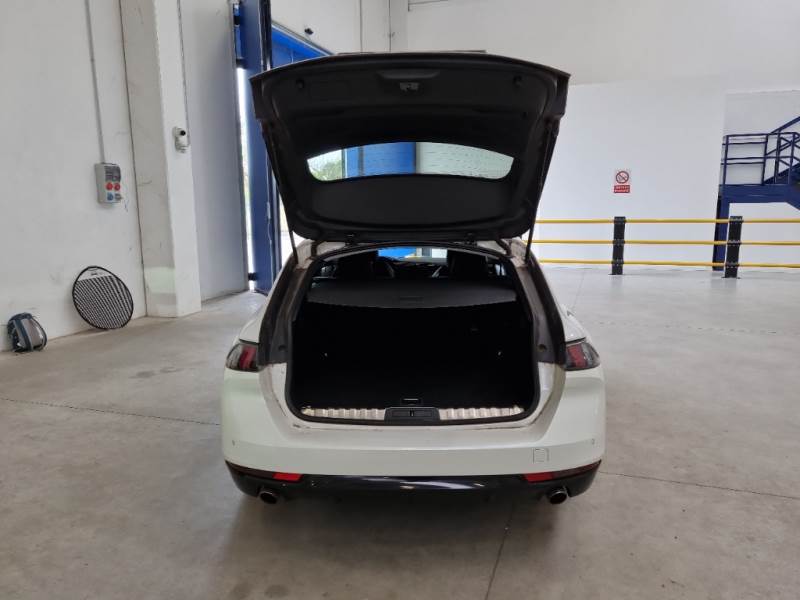 PEUGEOT 508 / 2018 / 5P / STATION WAGON HYBRID 225 ALLURE SW E-EAT8 photo