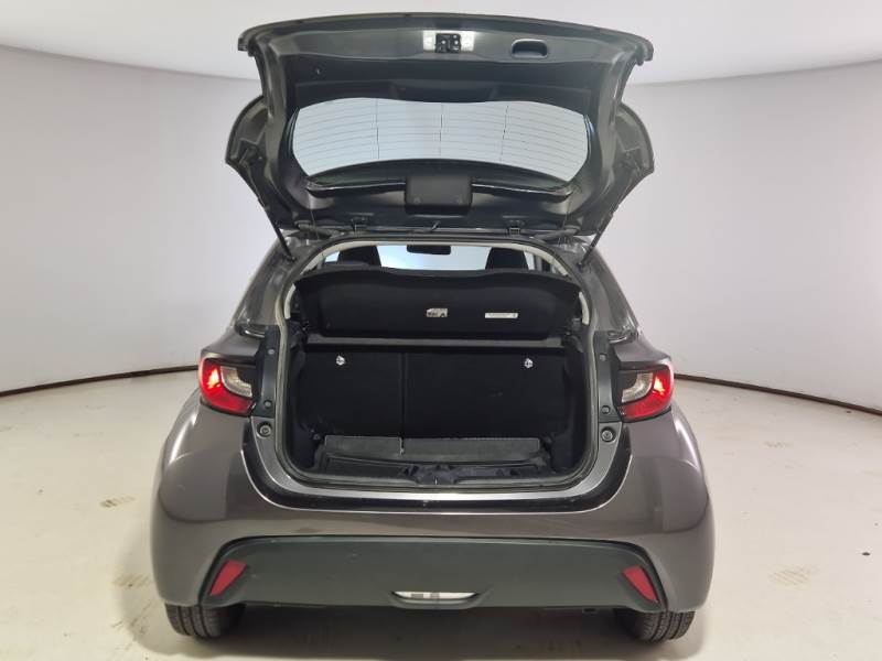 TOYOTA YARIS / 2020 / 5P / BERLINA HYBRID BUSINESS MY20 photo