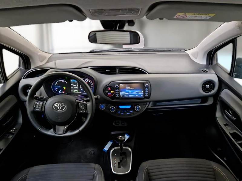 TOYOTA YARIS / 2017 / 5P / BERLINA 1.5 HYBRID BUSINESS photo