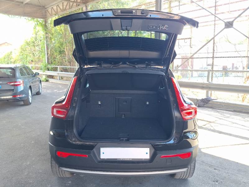 VOLVO XC40 / 2017 / 5P / SUV T4 PLUG-IN HYBRID AUTO RECH INSCRIP EXPR photo