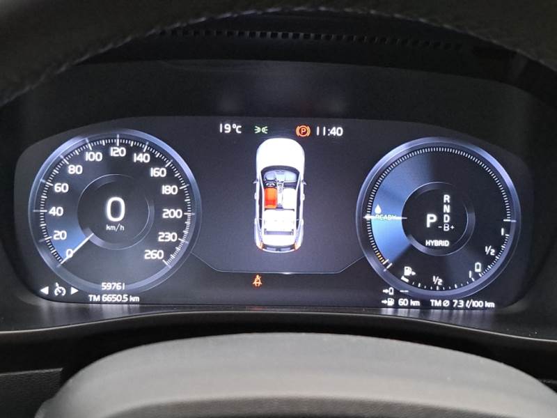 VOLVO XC40 / 2017 / 5P / SUV T4 PLUG-IN HYBRID AUTO RECHARGE R-DESIGN photo