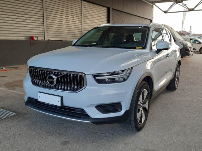 VOLVO XC40 / 2017 / 5P / SUV T4 PLUG-IN HYBRID AUTO RECH INSCRIP EXPR