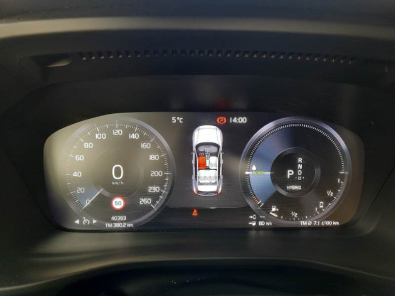VOLVO XC40 / 2017 / 5P / SUV T4 PLUG-IN HYBRID AUTO RECH INSCRIP EXPR photo