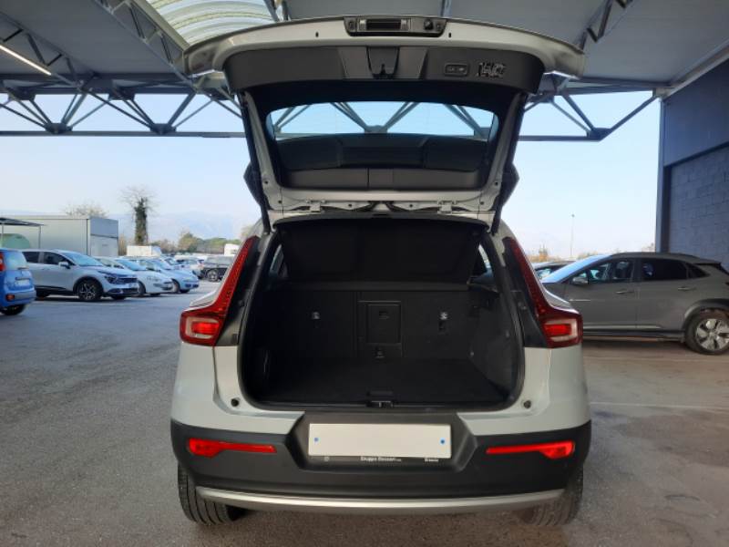 VOLVO XC40 / 2017 / 5P / SUV T4 PLUG-IN HYBRID AUTO RECH INSCRIP EXPR photo