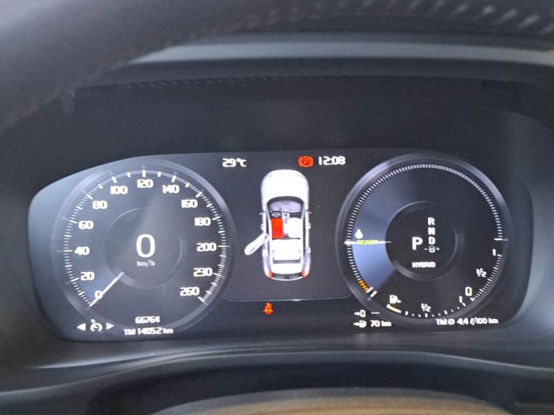 VOLVO XC40 / 2017 / 5P / SUV T5 PLUG-IN HYBRID AUTO RECH INSCRIP EXPR photo