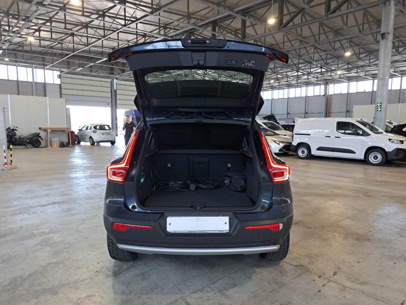 VOLVO XC40 / 2017 / 5P / SUV T5 PLUG-IN HYBRID AUTO RECH INSCRIP EXPR photo