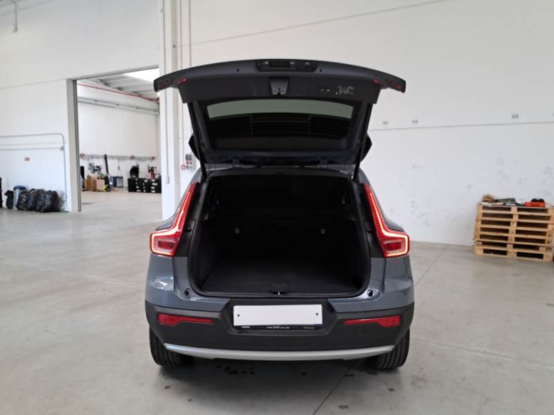 VOLVO XC40 / 2017 / 5P / SUV T5 PLUG-IN HYBRID AUTO RECH INSCRIP EXPR photo