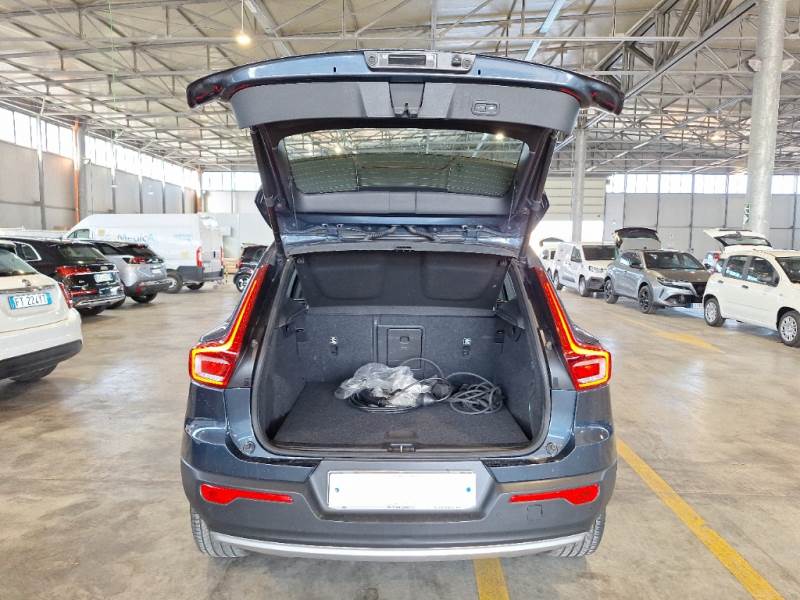 VOLVO XC40 / 2017 / 5P / SUV T5 PLUG-IN HYBRID AUTO RECH INSCRIP EXPR photo