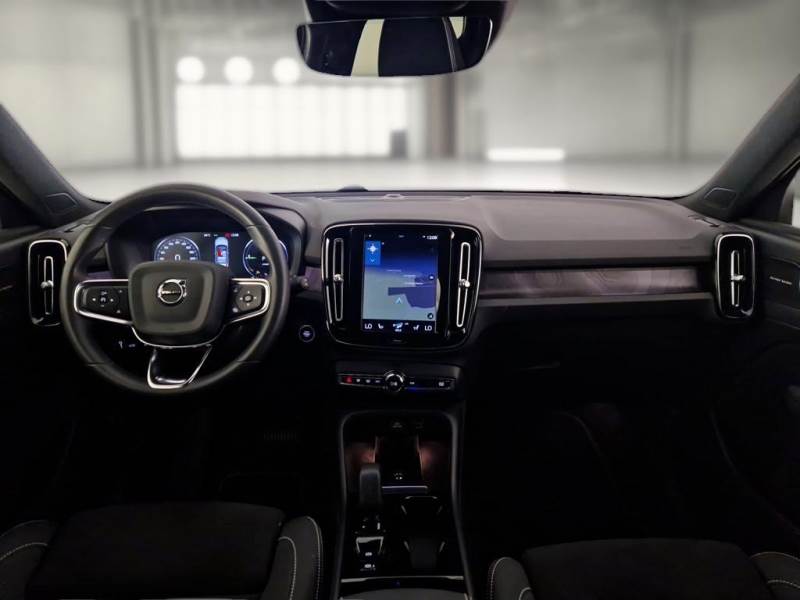 VOLVO XC40 / 2021 / 5P / SUV T4 RECHARGE PLUG-IN AUTO ULTIMATE DARK photo