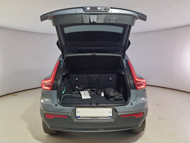 VOLVO XC40 / 2021 / 5P / SUV T4 RECHARGE PLUG-IN AUTO ULTIMATE DARK photo