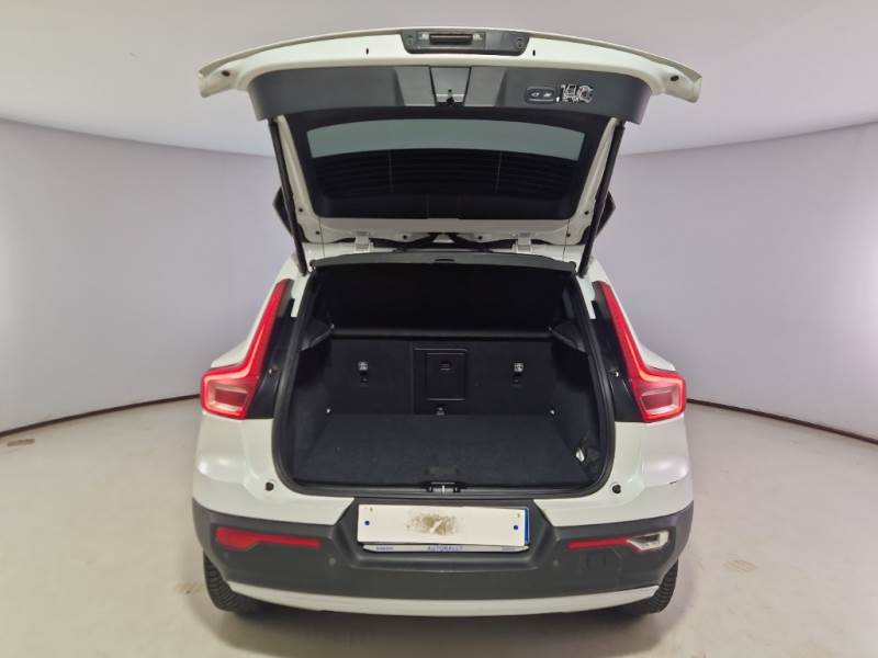 VOLVO XC40 / 2017 / 5P / SUV T4 PLUG-IN HYBRID AUTO RECH INSCRIP EXPR photo