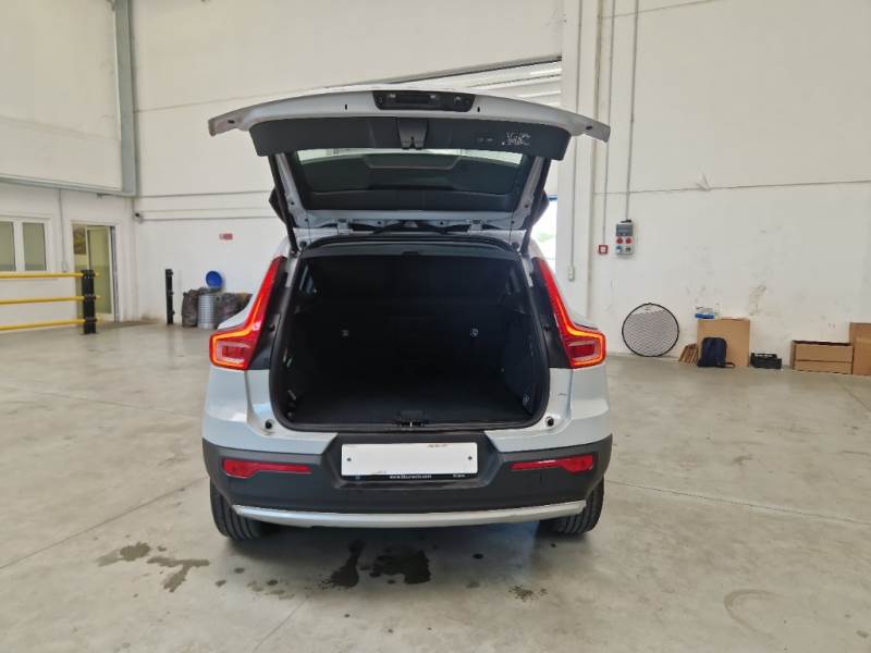 VOLVO XC40 / 2017 / 5P / SUV T4 PLUG-IN HYBRID AUTO RECH INSCRIP EXPR photo
