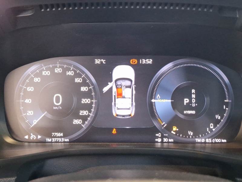 VOLVO XC40 / 2021 / 5P / SUV T4 RECHARGE PLUG-IN AUTO ESSENTIAL photo