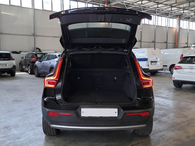 VOLVO XC40 / 2017 / 5P / SUV T5 PLUG-IN HYBRID AUTO RECH INSCRIP EXPR photo