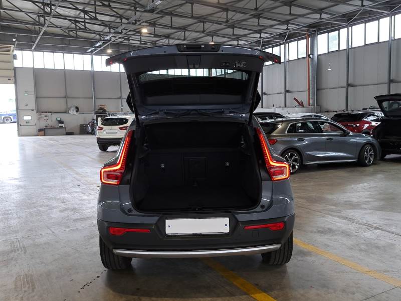 VOLVO XC40 / 2017 / 5P / SUV T5 PLUG-IN HYBRID AUTO RECH INSCRIP EXPR photo