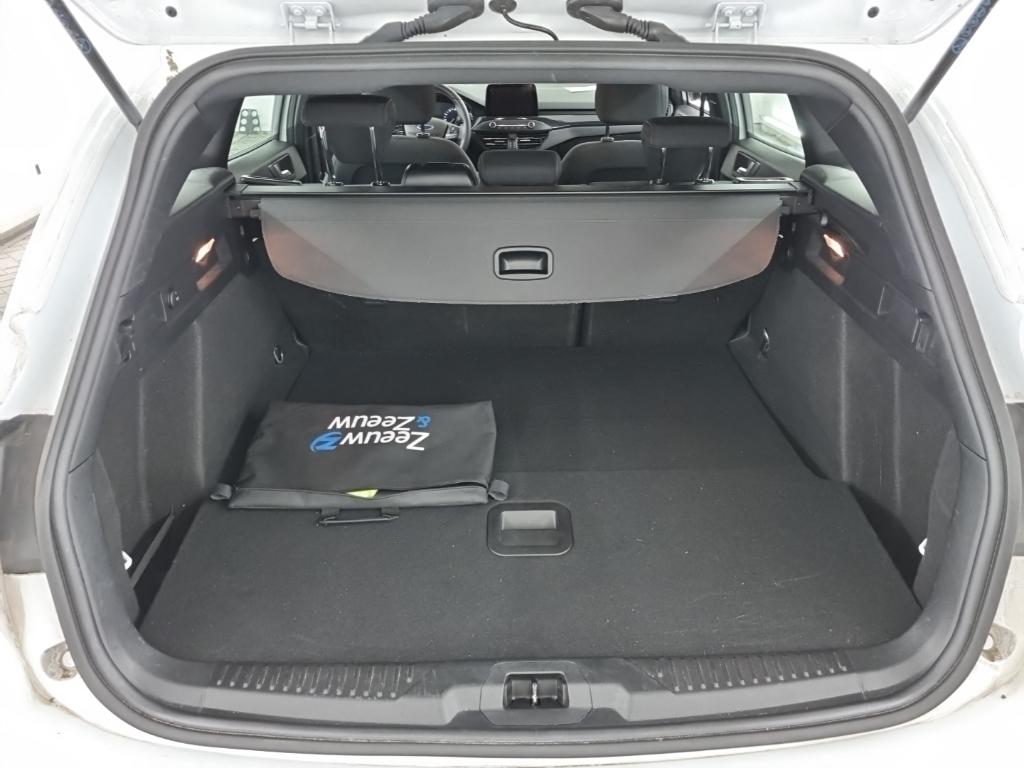 FORD Focus Wagon 1.0 EcoBo Hybrid 125pk ST-Line Bus Wagon 5D photo