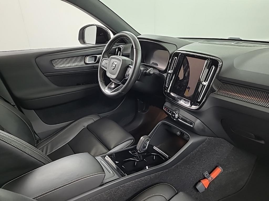 VOLVO XC40 Recharge P8 AWD 5D 300kW photo