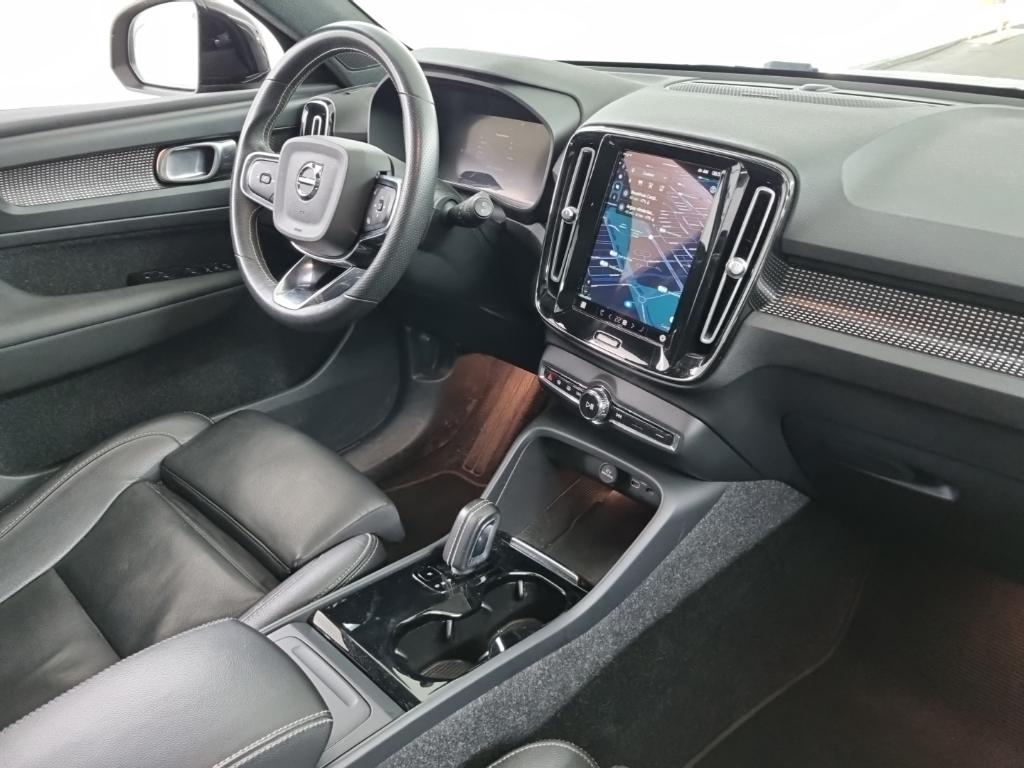 VOLVO XC40 Recharge P8 AWD 5D 300kW photo