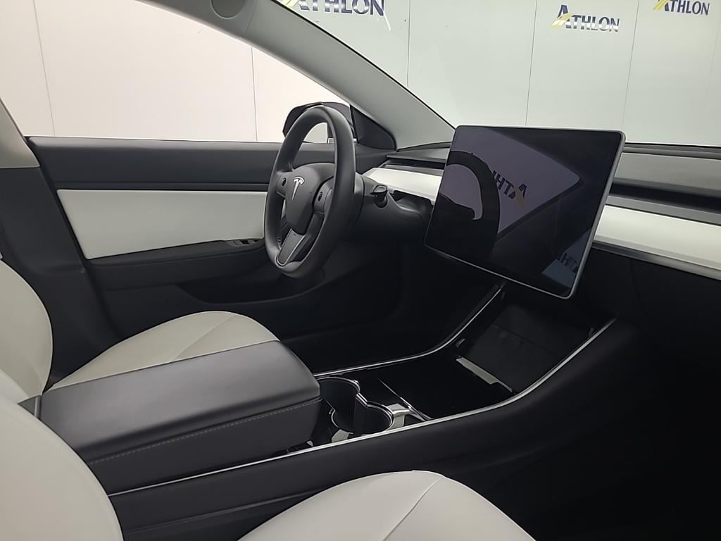 Tesla Model 3 Standard Range Plus RWD 4D 225kW photo