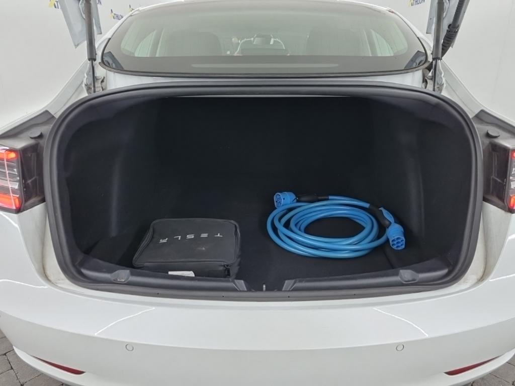Tesla Model 3 Standard Range Plus RWD 4D 225kW photo
