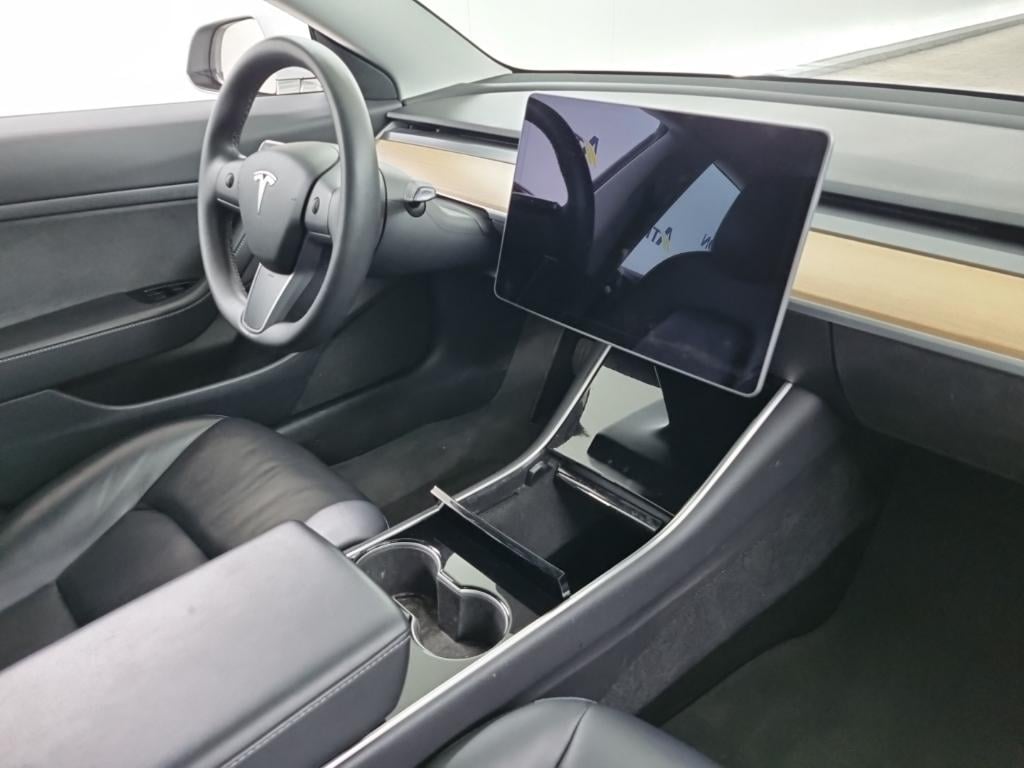 Tesla Model 3 Standard Range Plus RWD 4D 225kW photo