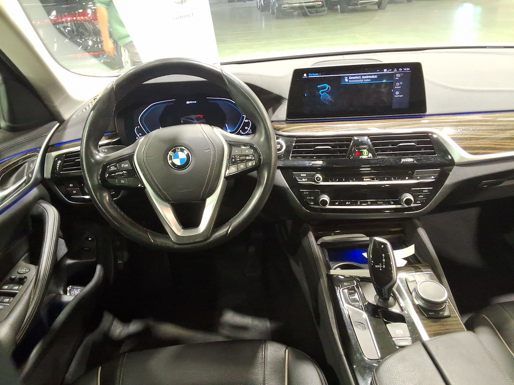 BMW 5 - 2017 530eA PHEV Performance OPF photo