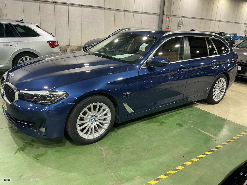 BMW 5 SERIES TOURING 2.0 520E TOURING AUTO photo