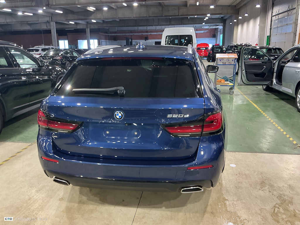 BMW 5 SERIES TOURING 2.0 520E TOURING AUTO photo