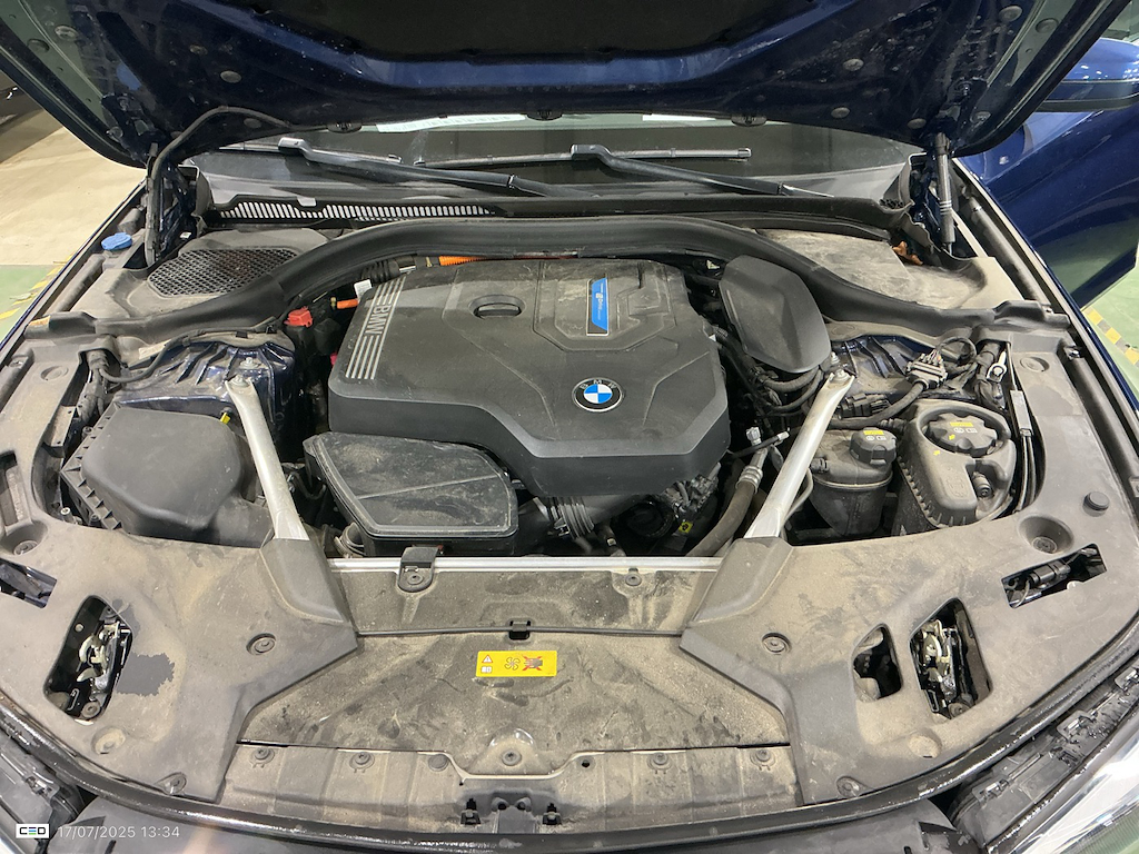 BMW 5 SERIES TOURING 2.0 520E TOURING AUTO photo