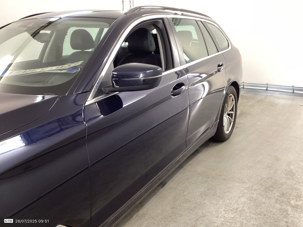 BMW 5 TOURING DIESEL - 2017 520 dA (EU6d-TEMP) Driving Assistant Plus Travel Business photo
