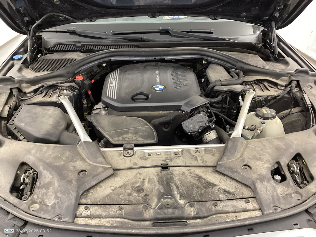 BMW 5 TOURING DIESEL - 2017 520 dA (EU6d-TEMP) Driving Assistant Plus Travel Business photo