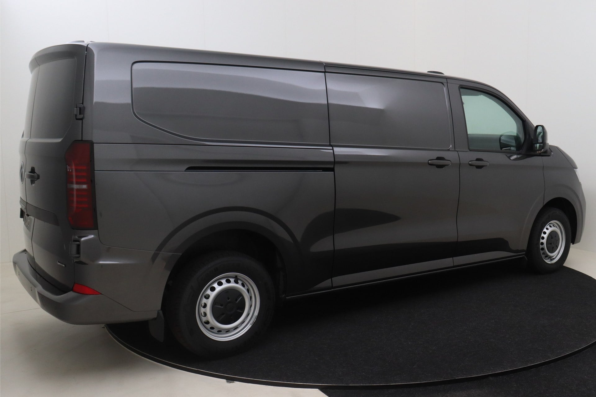 Volkswagen Transporter T7 LWB 3,3t 4Motion 2.0 TDI DSG 170 hp photo