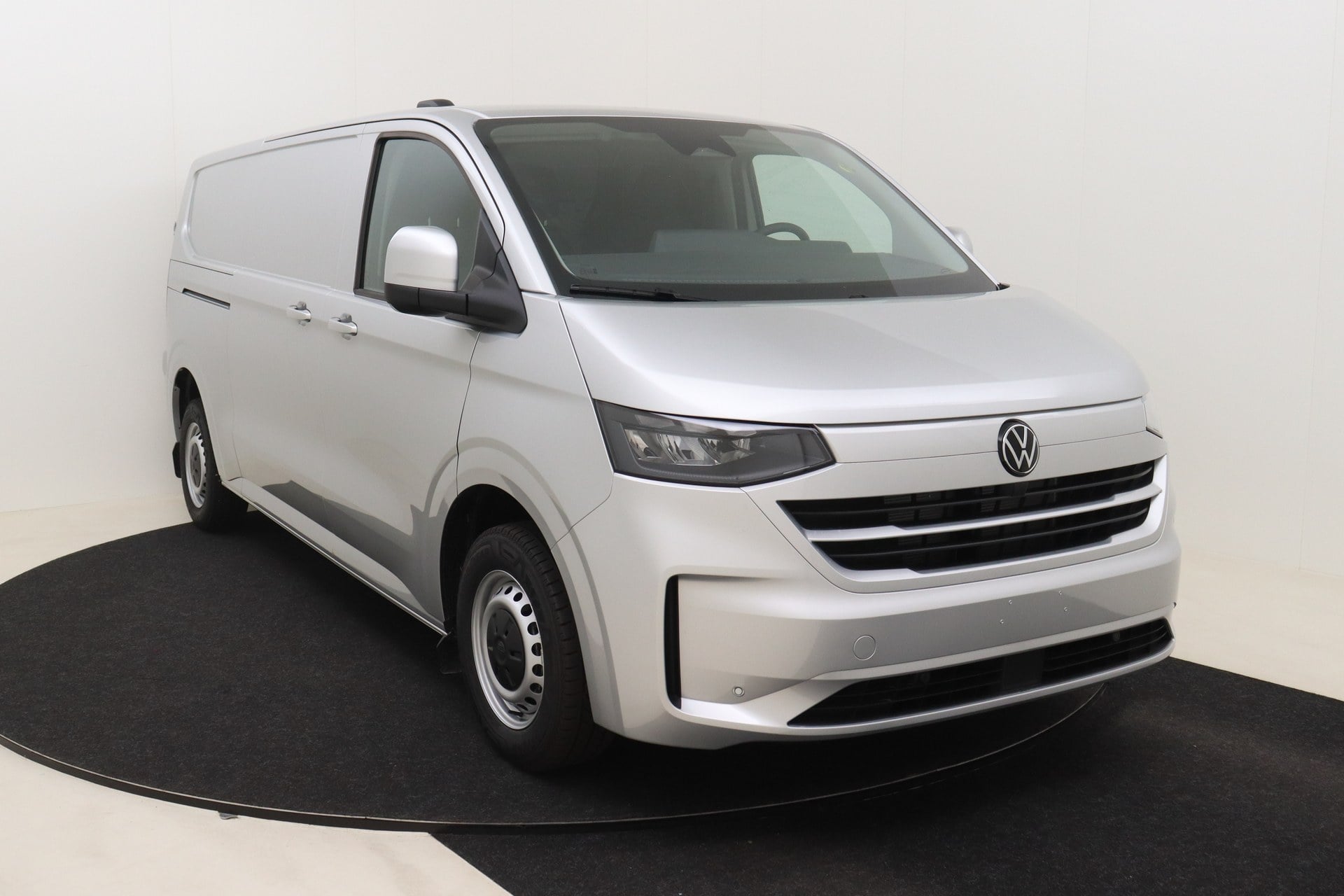 Volkswagen Transporter T7 LWB 3,1t 2.0 TDI DSG 170 hp photo