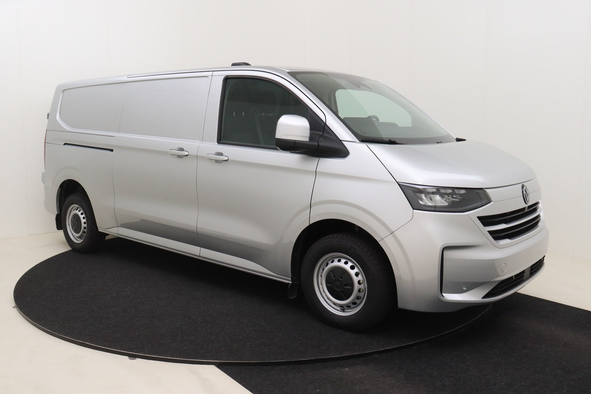 Volkswagen Transporter T7 LWB 3,1t 2.0 TDI DSG 170 hp photo