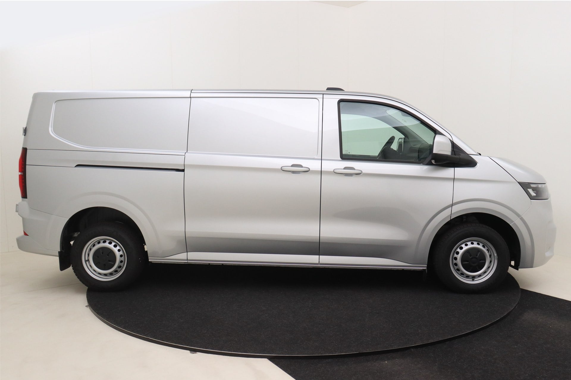 Volkswagen Transporter T7 LWB 3,1t 2.0 TDI DSG 170 hp photo