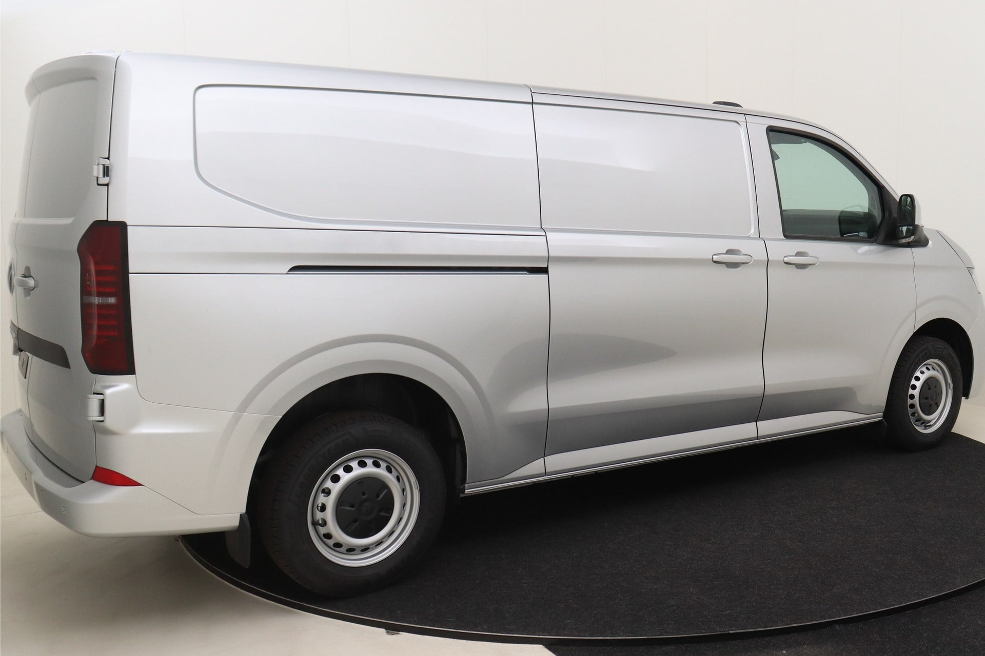 Volkswagen Transporter T7 LWB 3,1t 2.0 TDI DSG 170 hp photo