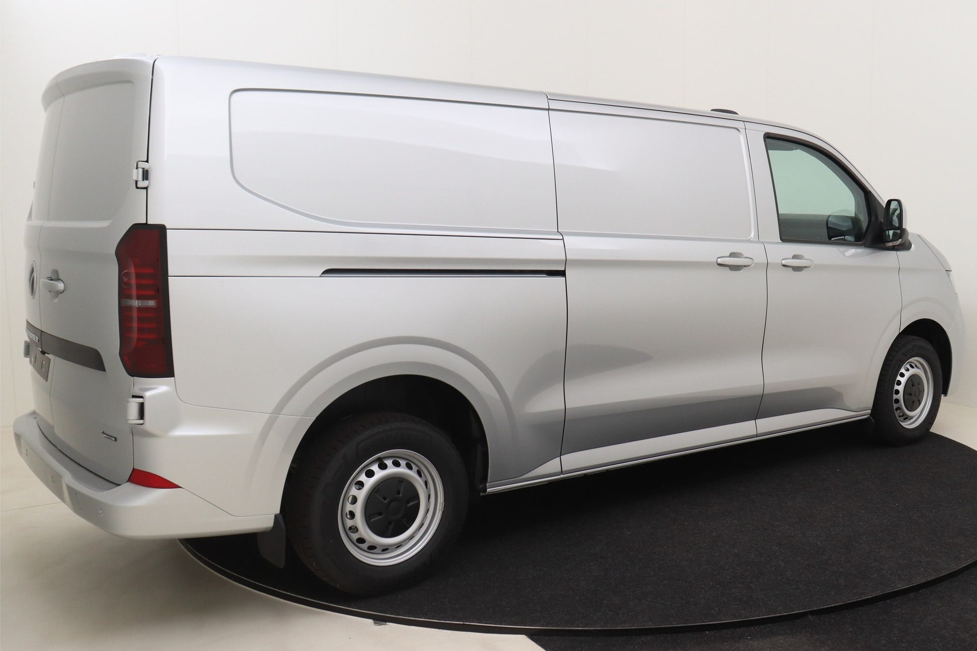 Volkswagen Transporter T7 LWB 3,3t 4Motion 2.0 TDI DSG 170 hp photo